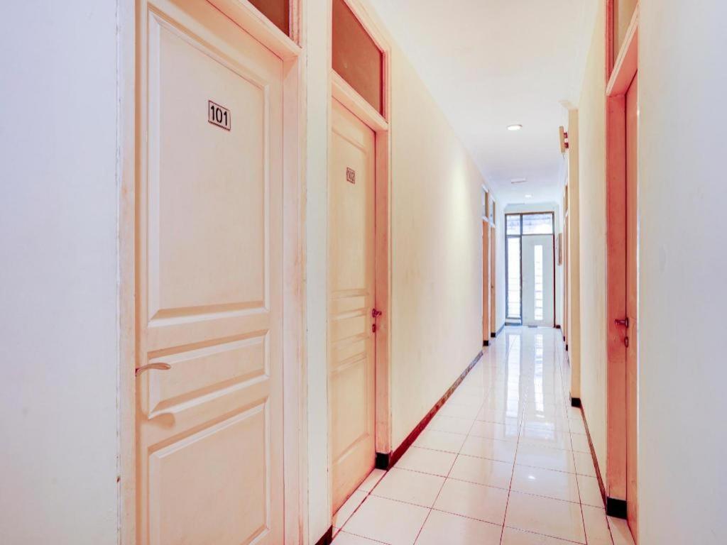 Oyo Flagship 90425 22 Hotel 3*