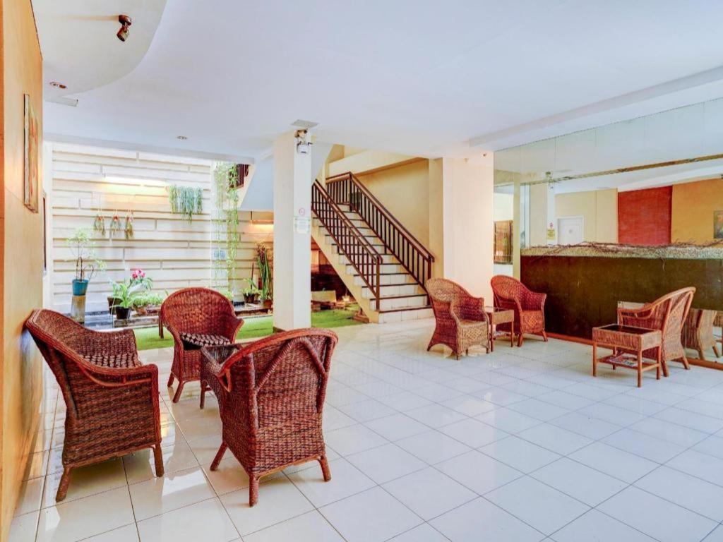 Hotel Oyo Flagship 90425 22 Surabaya