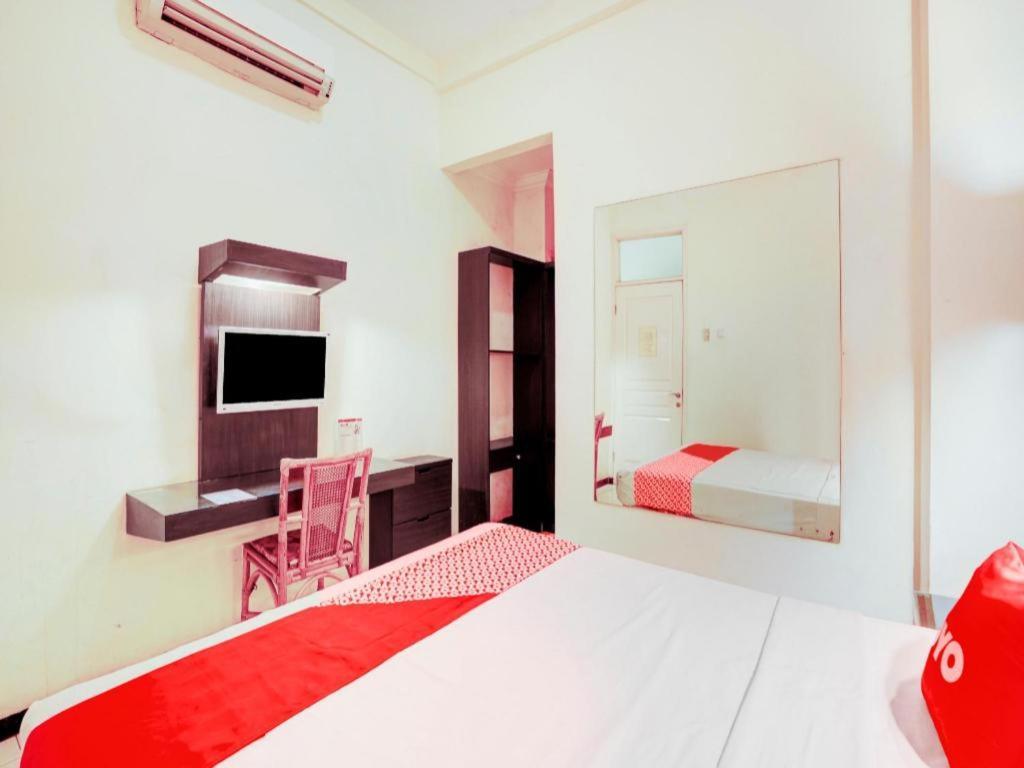 Oyo Flagship 90425 22 Hotel Surabaya