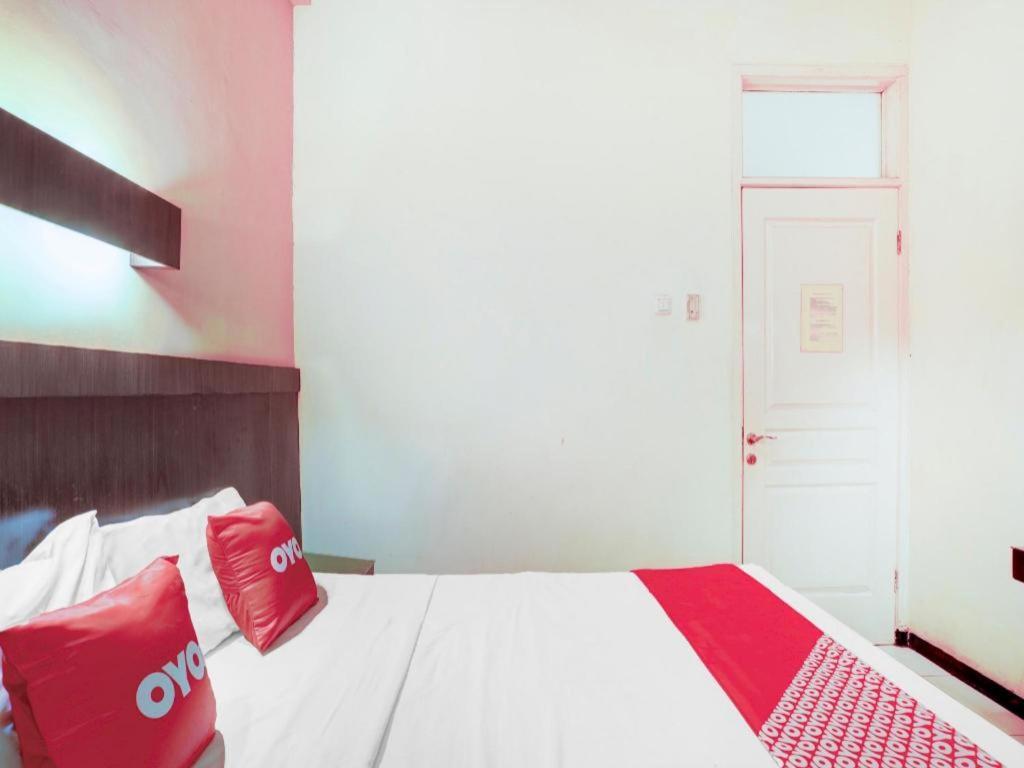 Oyo Flagship 90425 22
